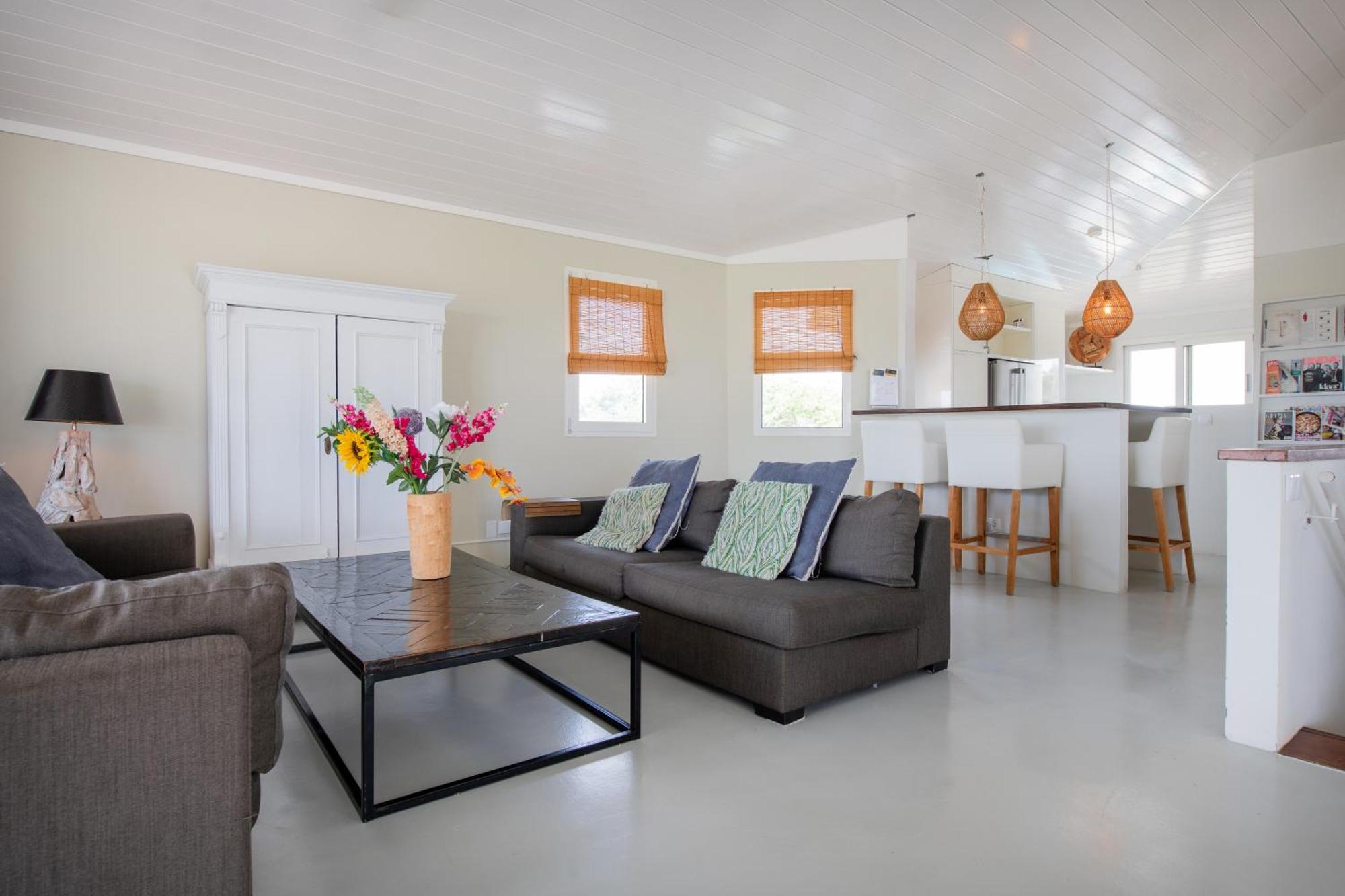 Villa At Secured Gated Resort Near Mambo Beach! 빌렘스타트 외부 사진