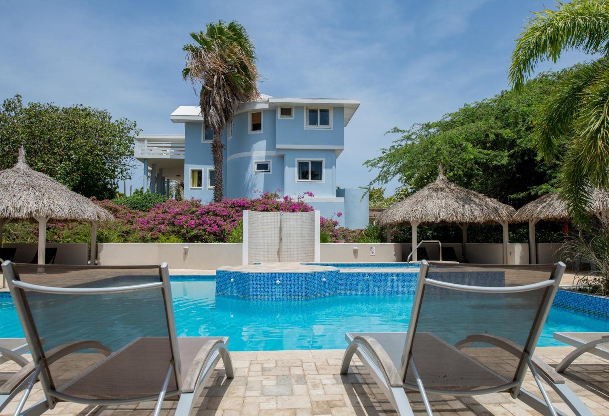 Villa At Secured Gated Resort Near Mambo Beach! 빌렘스타트 외부 사진
