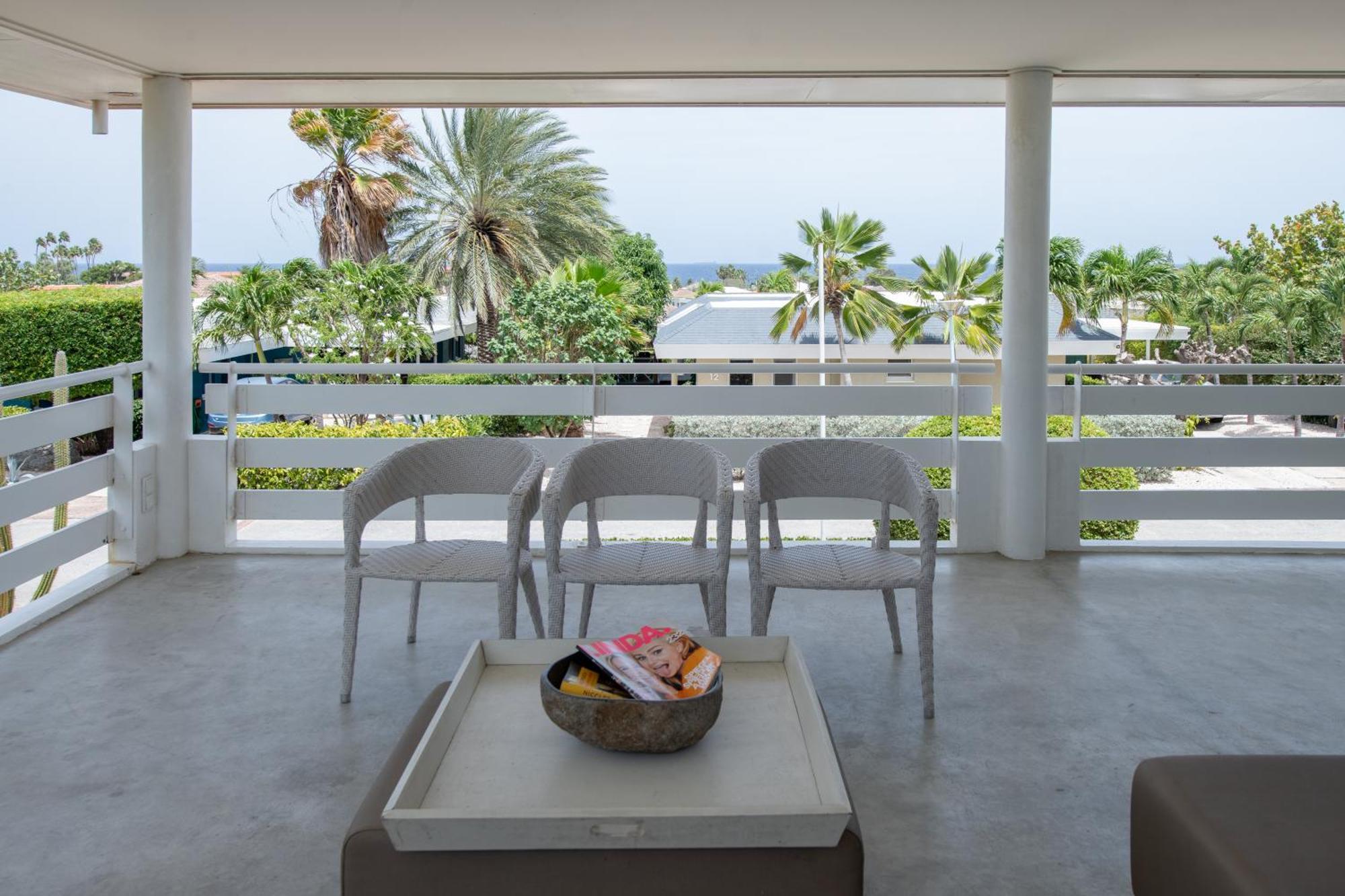 Villa At Secured Gated Resort Near Mambo Beach! 빌렘스타트 외부 사진