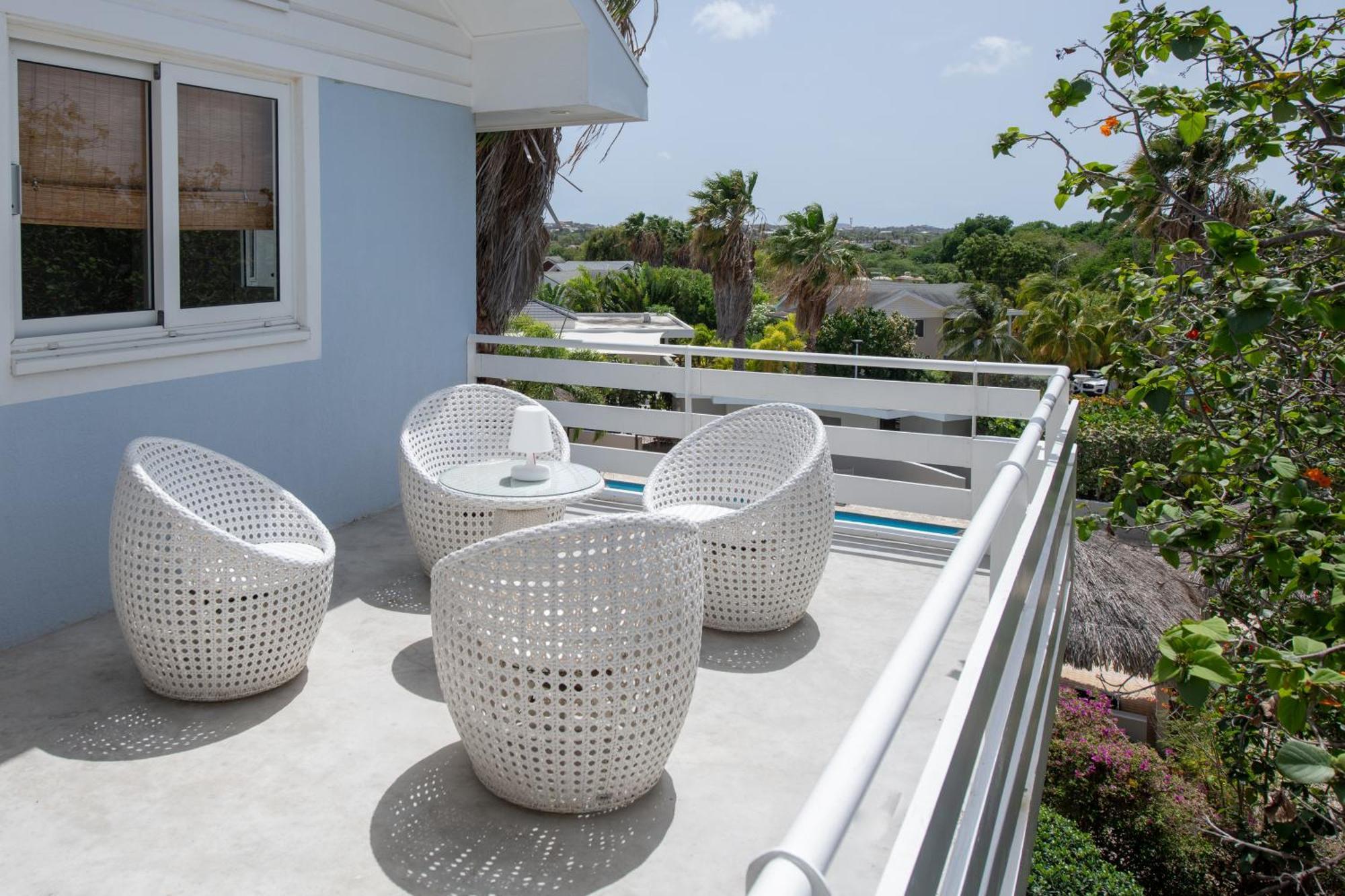 Villa At Secured Gated Resort Near Mambo Beach! 빌렘스타트 외부 사진