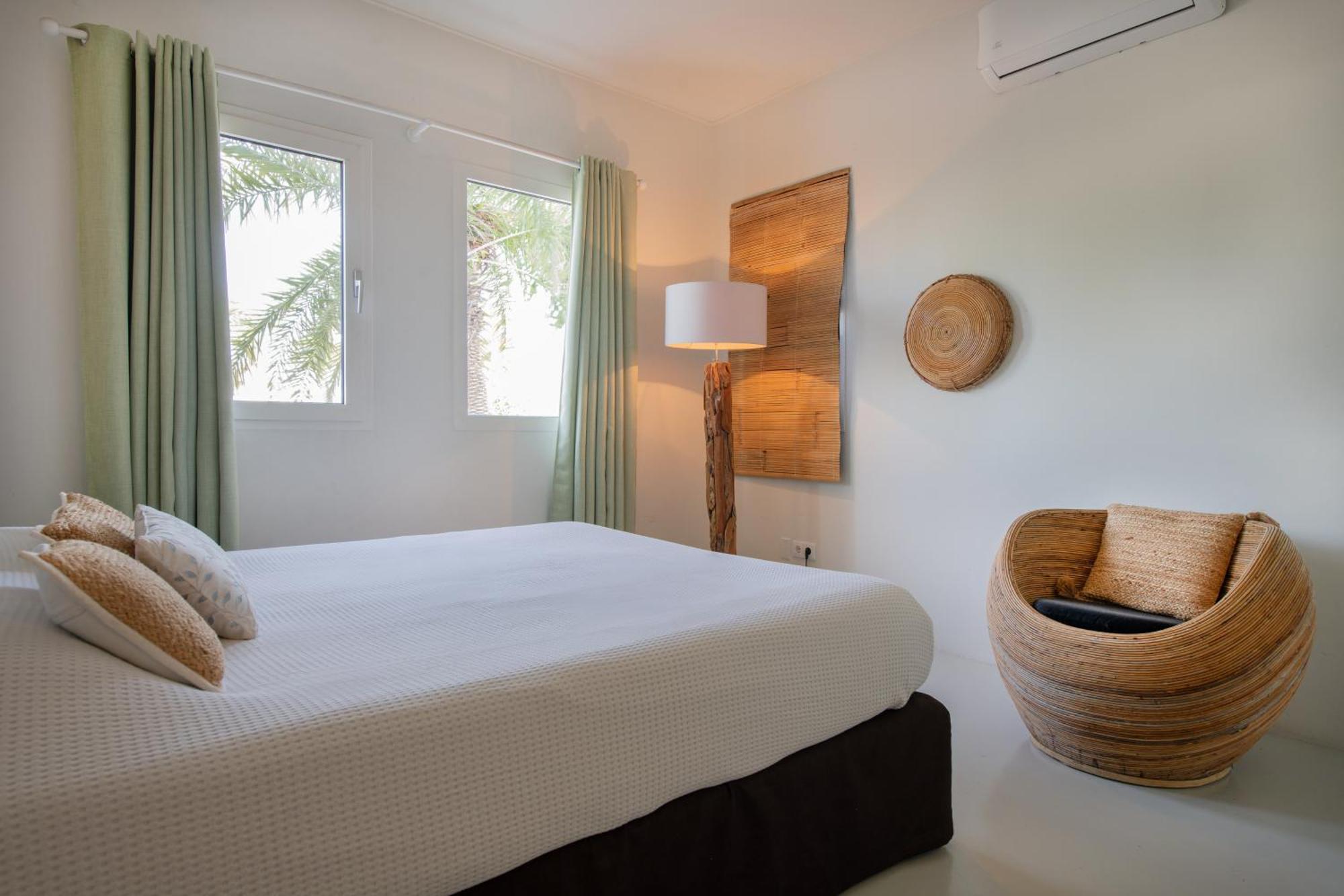 Villa At Secured Gated Resort Near Mambo Beach! 빌렘스타트 외부 사진