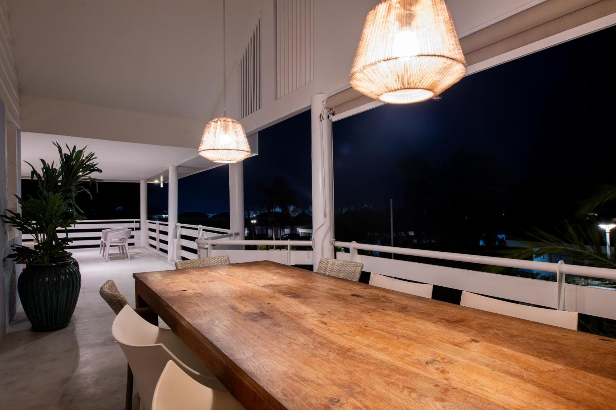 Villa At Secured Gated Resort Near Mambo Beach! 빌렘스타트 외부 사진